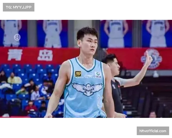 青岛队王睿泽攻防兼备 抢断快攻展现全能身手