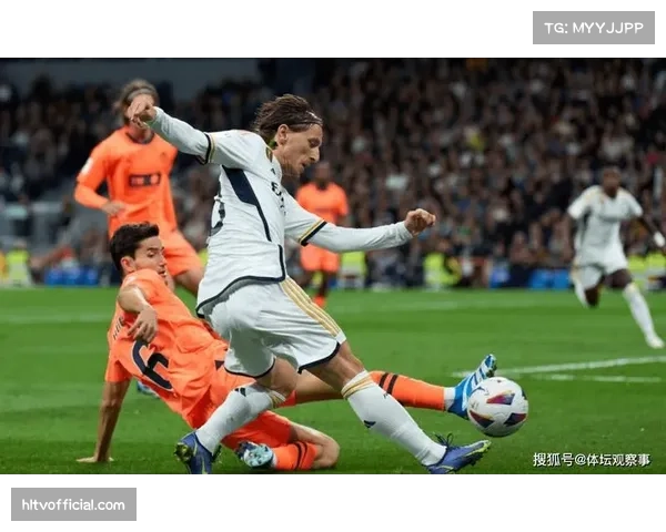 赫罗纳快速转换进攻 勒马尔前插时机把握精准 赫罗纳快速转换进攻 勒马尔前插时机把握精准